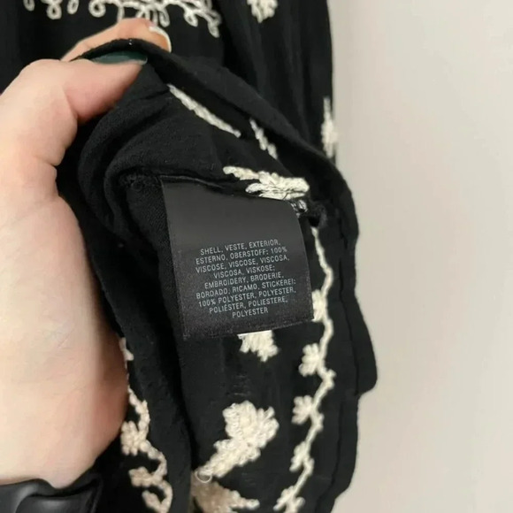 Anthropologie Meadow Rue Gardiner Black Embroidered Top Size Small - Picture 4 of 6